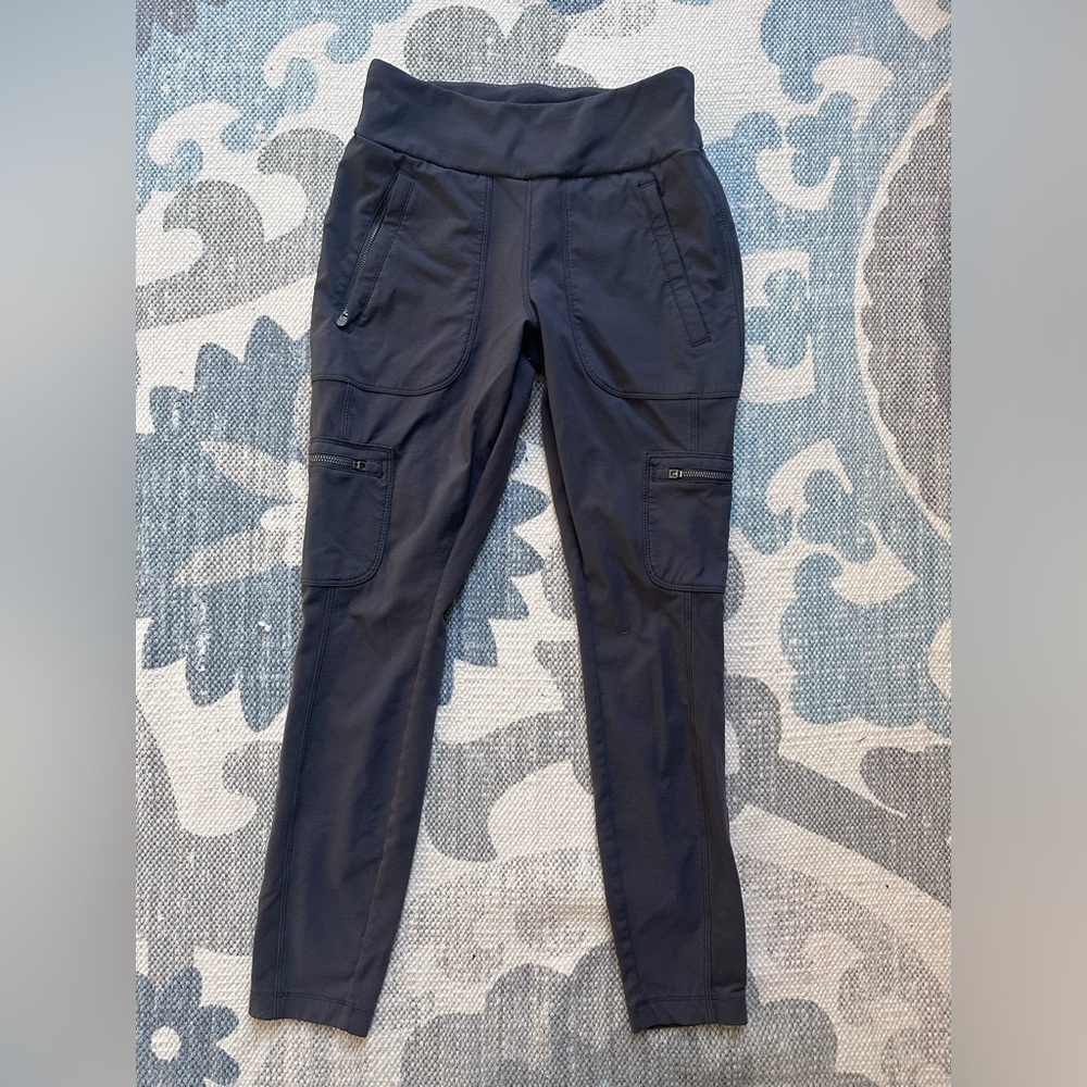 Athleta Headlands Hybrid Cargo Legging - 6P